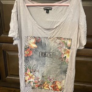 Express love floral v neck tee size s 🌸